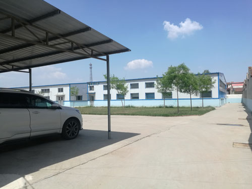 德州健之源地處魯西北平原，毗鄰黃河故道森林公園，生產(chǎn)條件環(huán)境優(yōu)越，擁有現(xiàn)代化的廠房，標(biāo)準(zhǔn)化的生產(chǎn)車間，公司擁有三證：SC食品生產(chǎn)許可證、GMP證、食品出口生產(chǎn)企業(yè)證書，生產(chǎn)過(guò)程中采用ISO22000管理體系進(jìn)行科學(xué)管理，并擁有近十年的生產(chǎn)加工經(jīng)驗(yàn)，產(chǎn)品口感、湯色、功效等各項(xiàng)指標(biāo)均能達(dá)到客戶滿意，生產(chǎn)采用全自動(dòng)帶線帶牌袋泡茶包裝機(jī)生產(chǎn)線，有全套的粉碎和超微粉碎、分篩、烘干、滅菌、制粒、制袋等設(shè)備，科學(xué)的生產(chǎn)工藝和嚴(yán)格規(guī)范的滅菌殺毒技術(shù)。